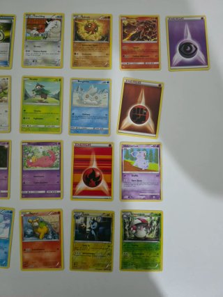 Mazzo 50 carte Pokémon miste
