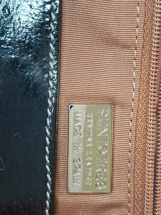 Puntotres Barcelona bolso piel negro clutch bandol