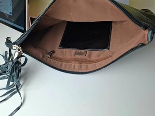 Puntotres Barcelona bolso piel negro clutch bandol