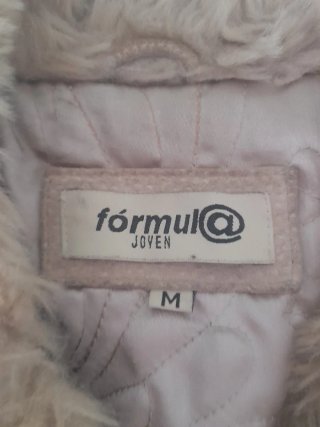 Chaquetón beige con cuello de pelo