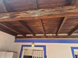 Vigas de madera rústica