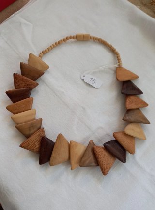 Collana in legno