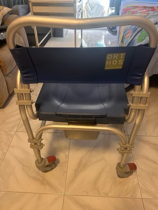 Silla  sanitaria de baño con ruedas y frenos nueva