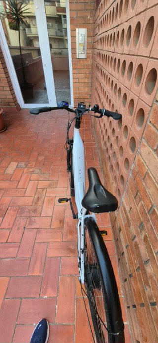 Hasta 70 km (en modo eco). Batería integrada y ext