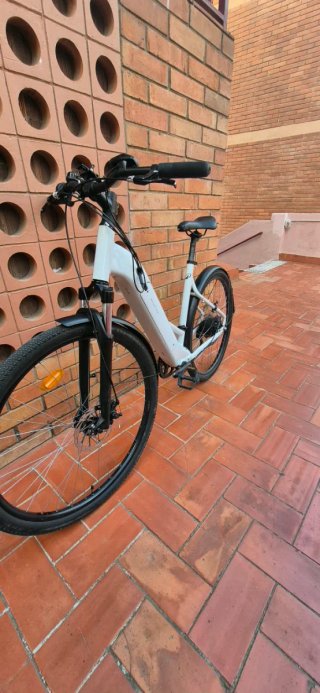 Hasta 70 km (en modo eco). Batería integrada y ext