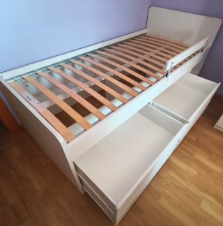 Cama juvenil con colchón y escritorio