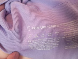 Top canalé escote pico morado/lila