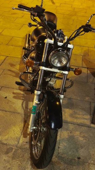 Suzuki Cruiser Negra y Plateada