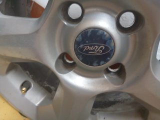 Llantas Ford con goma