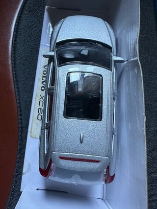 Volvo XC60 Gris Metalizado.          Escala 1/43