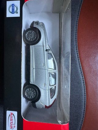 Volvo XC60 Gris Metalizado.          Escala 1/43