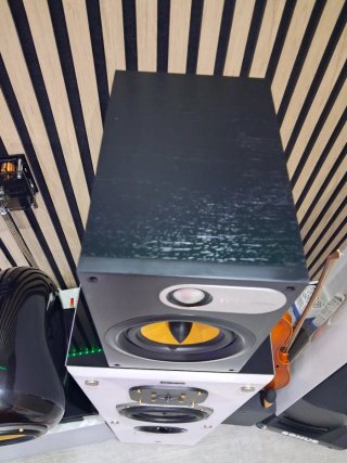 Altavoces Bowers & Wilkins 686