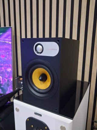 Altavoces Bowers & Wilkins 686