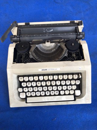 Máquina de escribir Olivetti Lettera 40