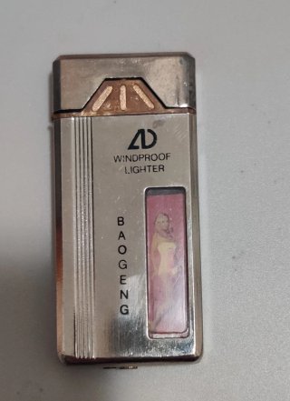 Accendino Vintage HF MF-999 con Pin-up