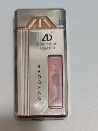 Accendino Vintage HF MF-999 con Pin-up