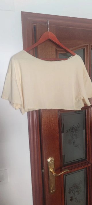 Camiseta amarilla talla única sin estrenar