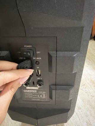 Altavoz Portátil Daewoo (Para Piezas o Reparar)