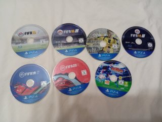 Lote 7 Giochi di Calcio PS4: FIFA e Campioni