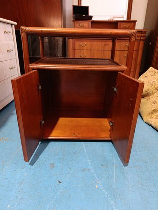 MUEBLE AUXILIAR BAMBÚ Y REJILLA