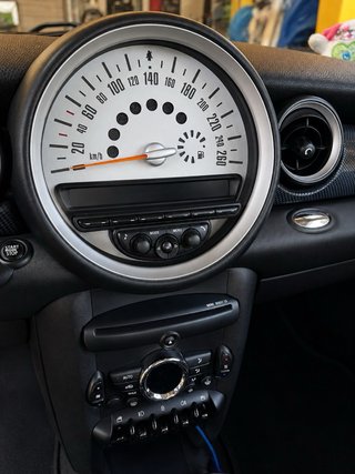 MINI Cooper 2011