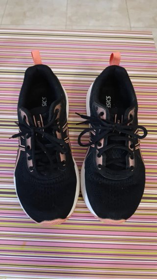 Zapatillas ASICS running negras y rosas