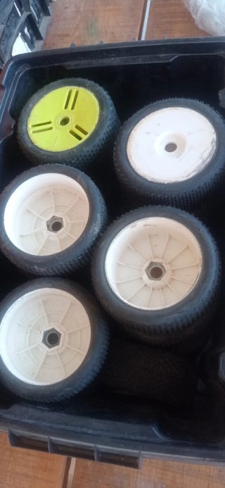 Neumáticos Buggy 1/8 TT RC (20uds)