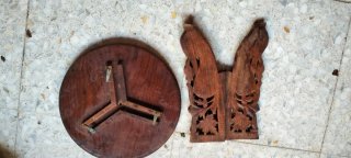 Mesita de madera tallada