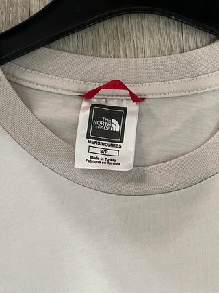 Camiseta The North Face Blanca y Amarilla