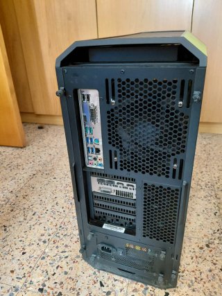 Torre PC Cooler Master Negra y Verde