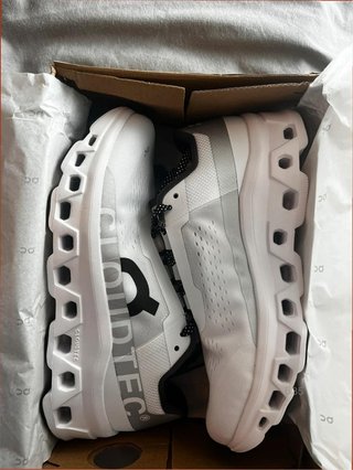 On Cloudtec Talla 45 Blancas/Grises