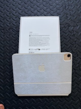 iPad Air M3 Starlight + Magic Keyboard