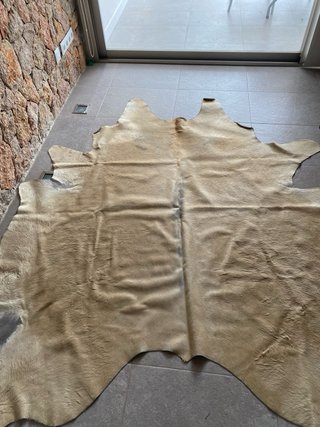 Dos alfombras  Piel de Vaca Beige y Marrón