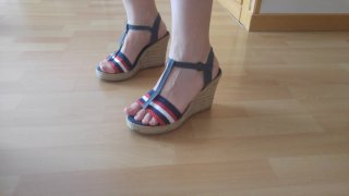 Sandalias cuña rayas azul, rojo y blanco