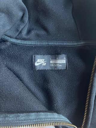 Chaqueta Nike SB Negra con Logo