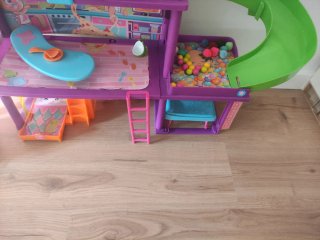 Casa Bellies con tobogán y accesorios