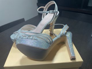 Sandalias fiesta MENBUR plateadas Talla 40