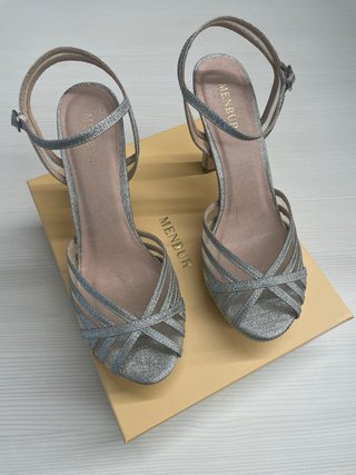 Sandalias fiesta MENBUR plateadas Talla 40