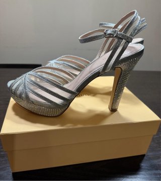 Sandalias fiesta MENBUR plateadas Talla 40