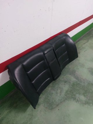 Respaldo Asiento Trasero BMW E36 en cuero negro.