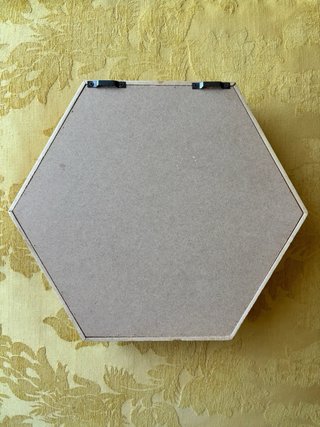 Estantería hexagonal de madera