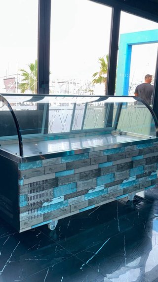 Vitrina Expositora para Helados y Pasteles