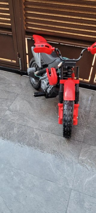 Moto infantil Feber roja y negra no tiene cargador