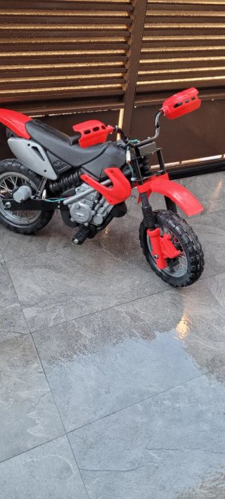 Moto infantil Feber roja y negra no tiene cargador