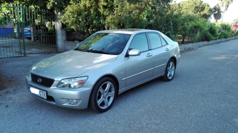 Lexus IS 200 - foto 1