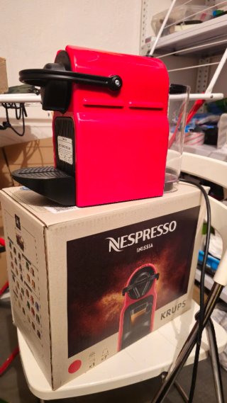 Cafetera Nespresso Inissia Roja
