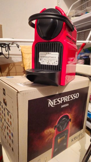 Cafetera Nespresso Inissia Roja