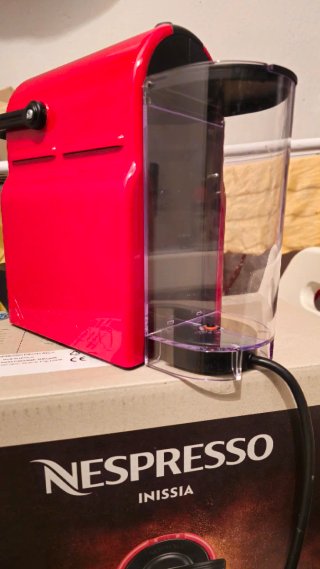 Cafetera Nespresso Inissia Roja