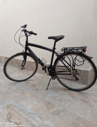 Bicicleta de paseo negra