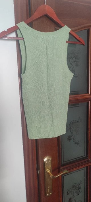 Camiseta verde brillante talla S sin estrenar